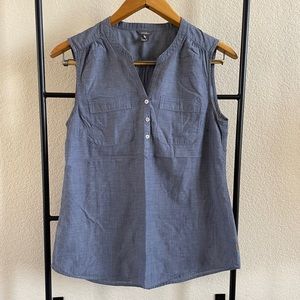 Eddie Bauer Blue Chambray Sleeveless Blouse Small EUC